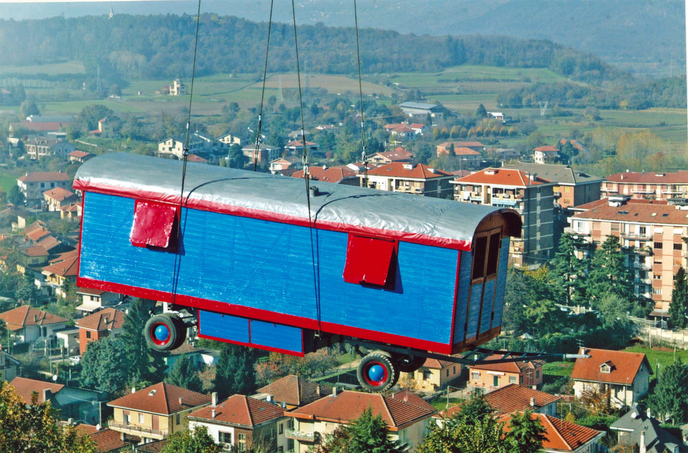 Lara Favaretto, I poveri sono matti, 2005